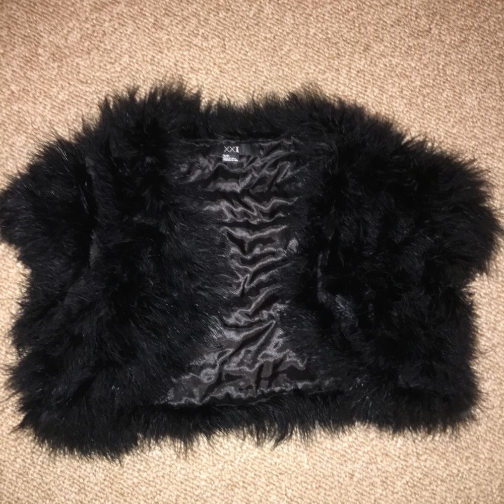 Feather shrug
